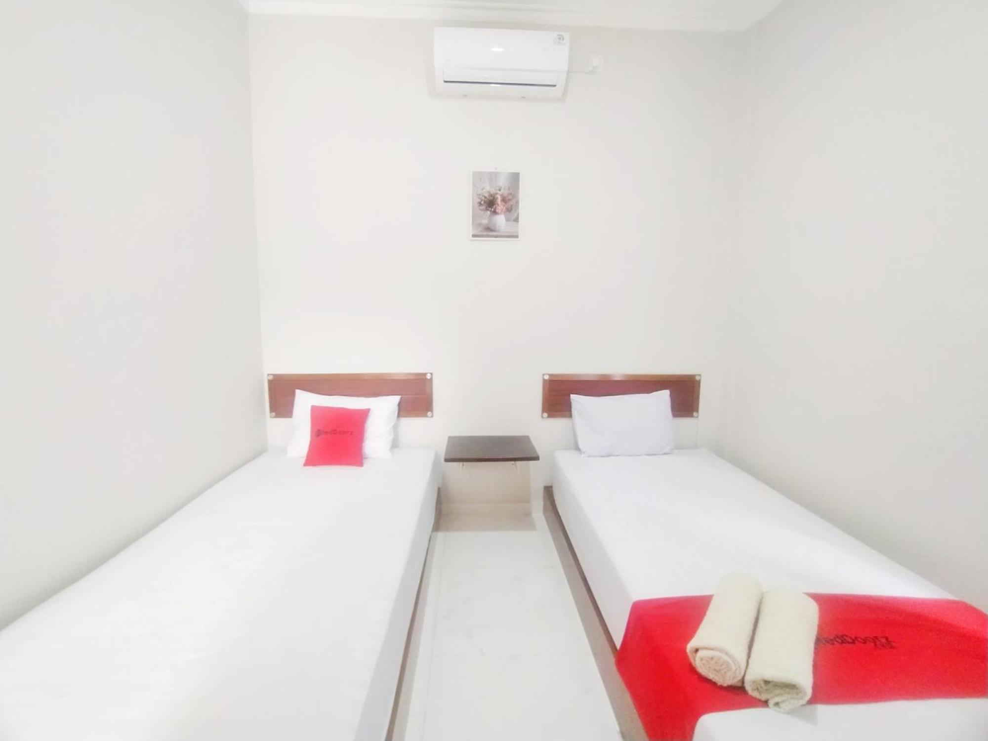 Reddoorz Syariah Near Stasiun Purwokerto Hotel Exterior photo