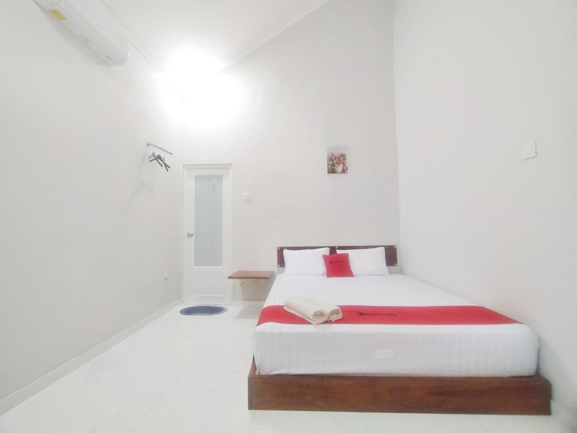 Reddoorz Syariah Near Stasiun Purwokerto Hotel Exterior photo